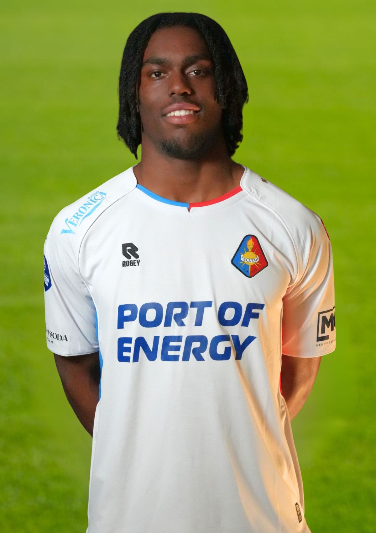 Jelani Seedorf aanvaller SC Telstar rugnummer 9 in wit uitshirt met Port of Energy sponsor